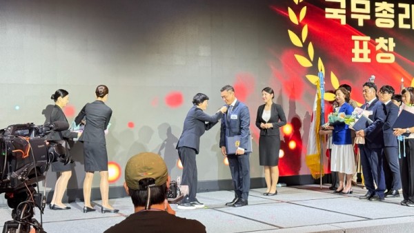 20250711_세계인구의날 큐라코 이훈상 대표이사 국무총리 표창 수상_이훈상 대표이사_05.jpeg